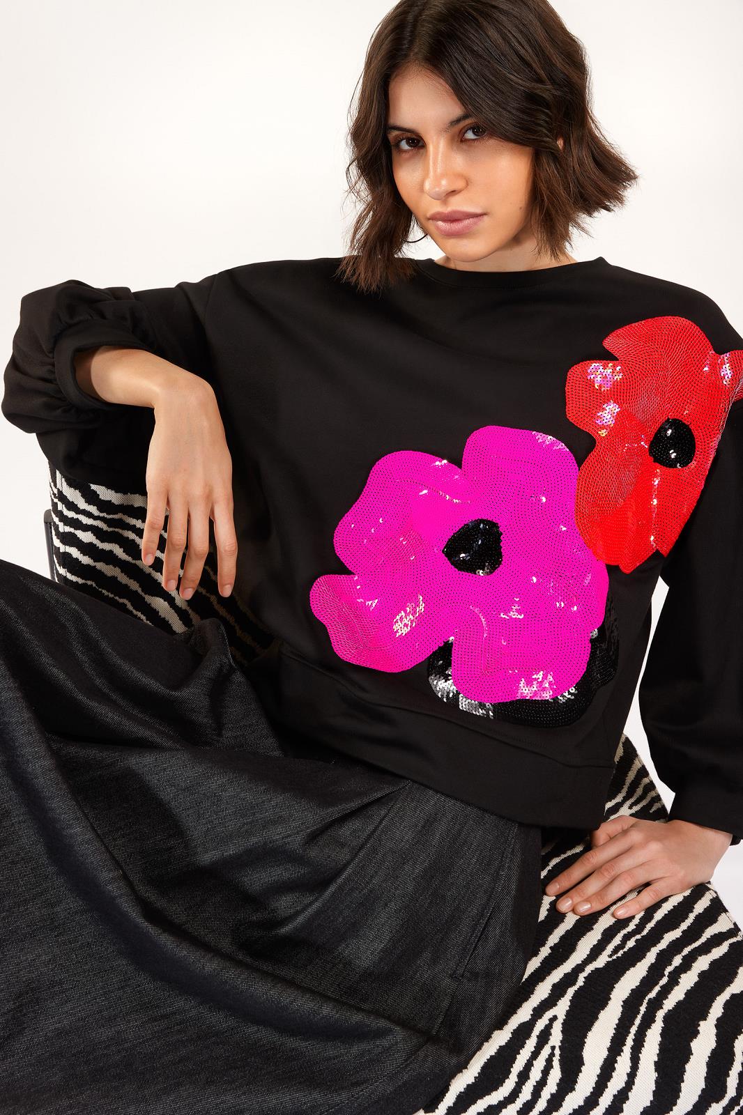 SWEATER LS-ON-UNI+APPLI-BLACK