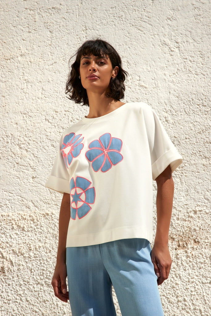 T-SHIRT KM ECRU MET BLOEMEN