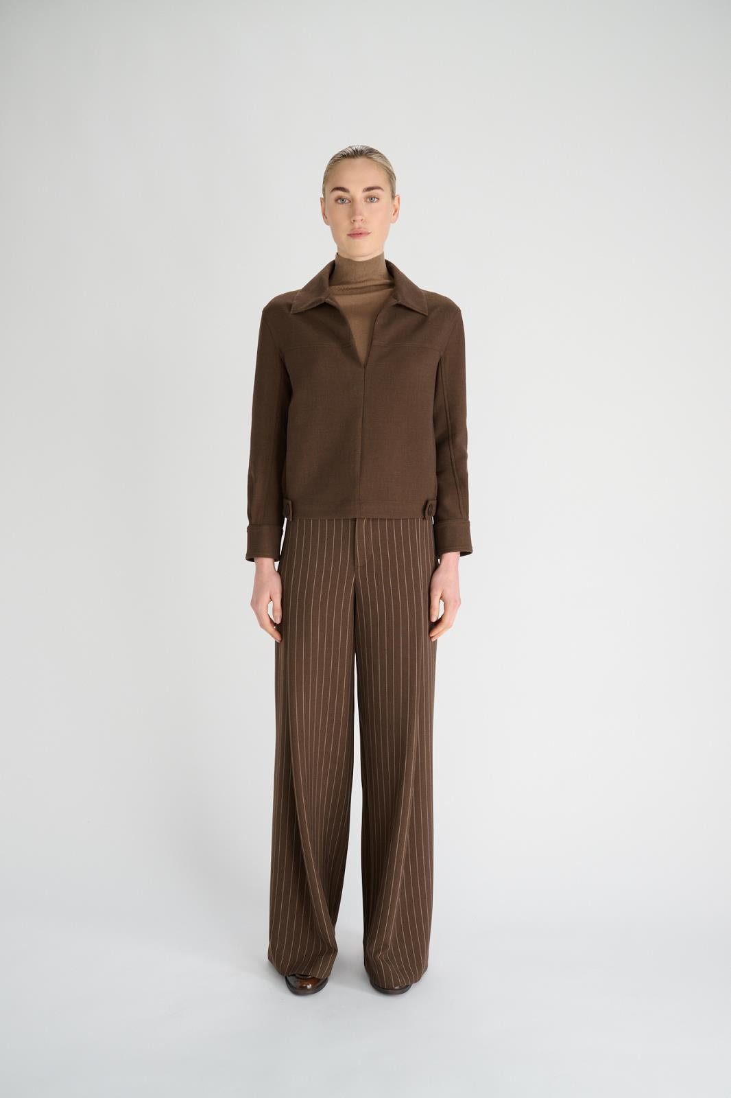 BROEK BRUIN MET KRIJTSTREEP