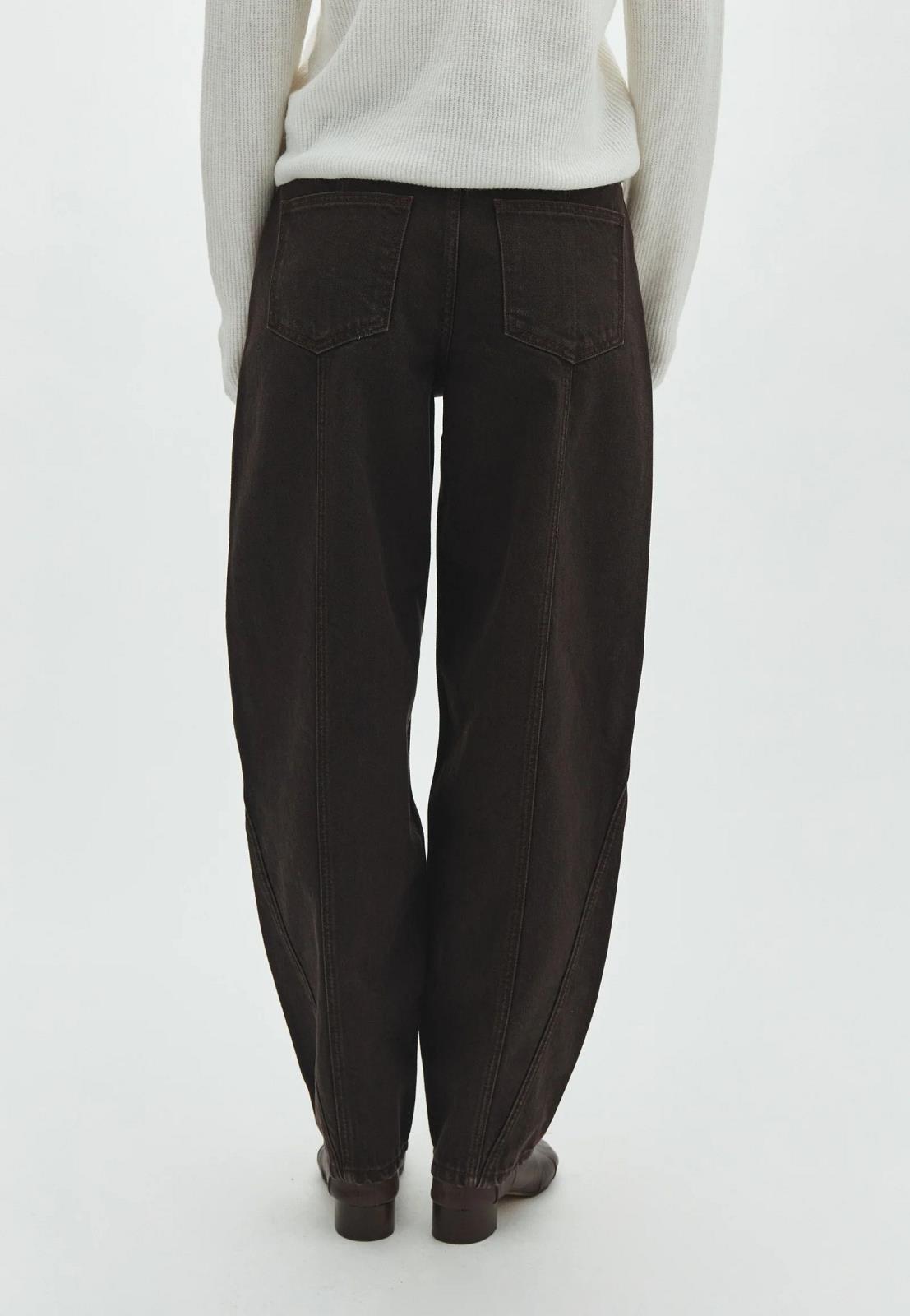 Barrel legged jeans brown