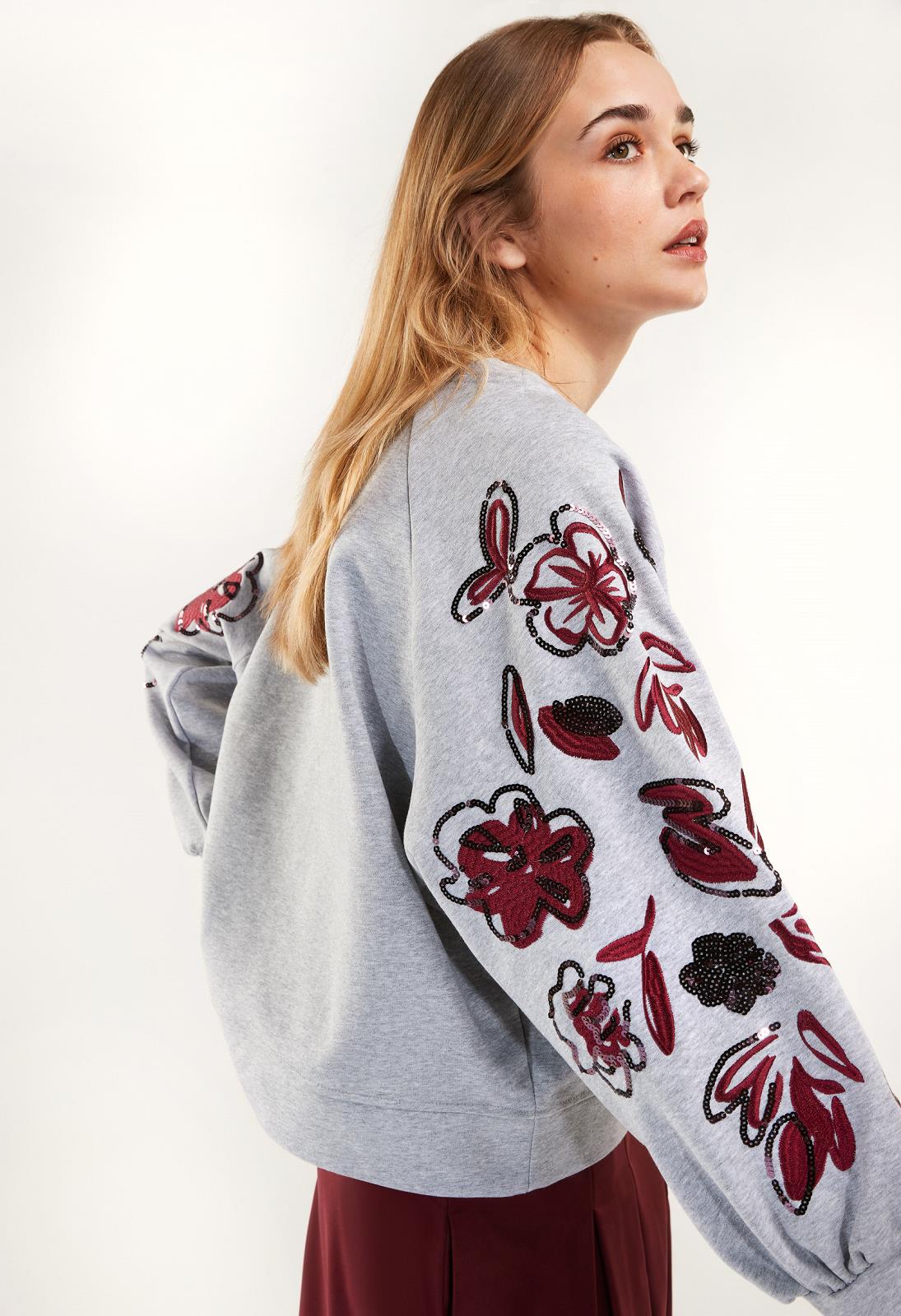 SWEATER LS-ON-UNI+APPLI-GREY