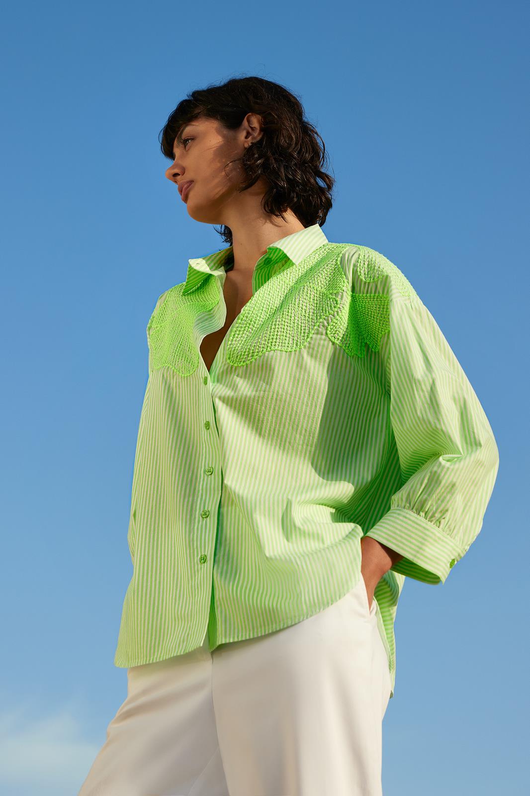 BLOUSE MET GROENE STREPEN