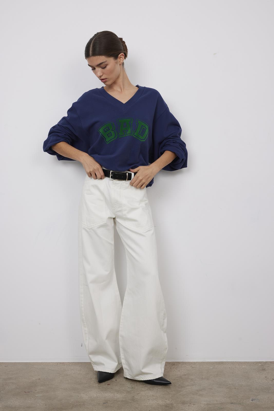 SWEATER LS-VN-UNI+APPLI-BLUE DARK (NAVY)