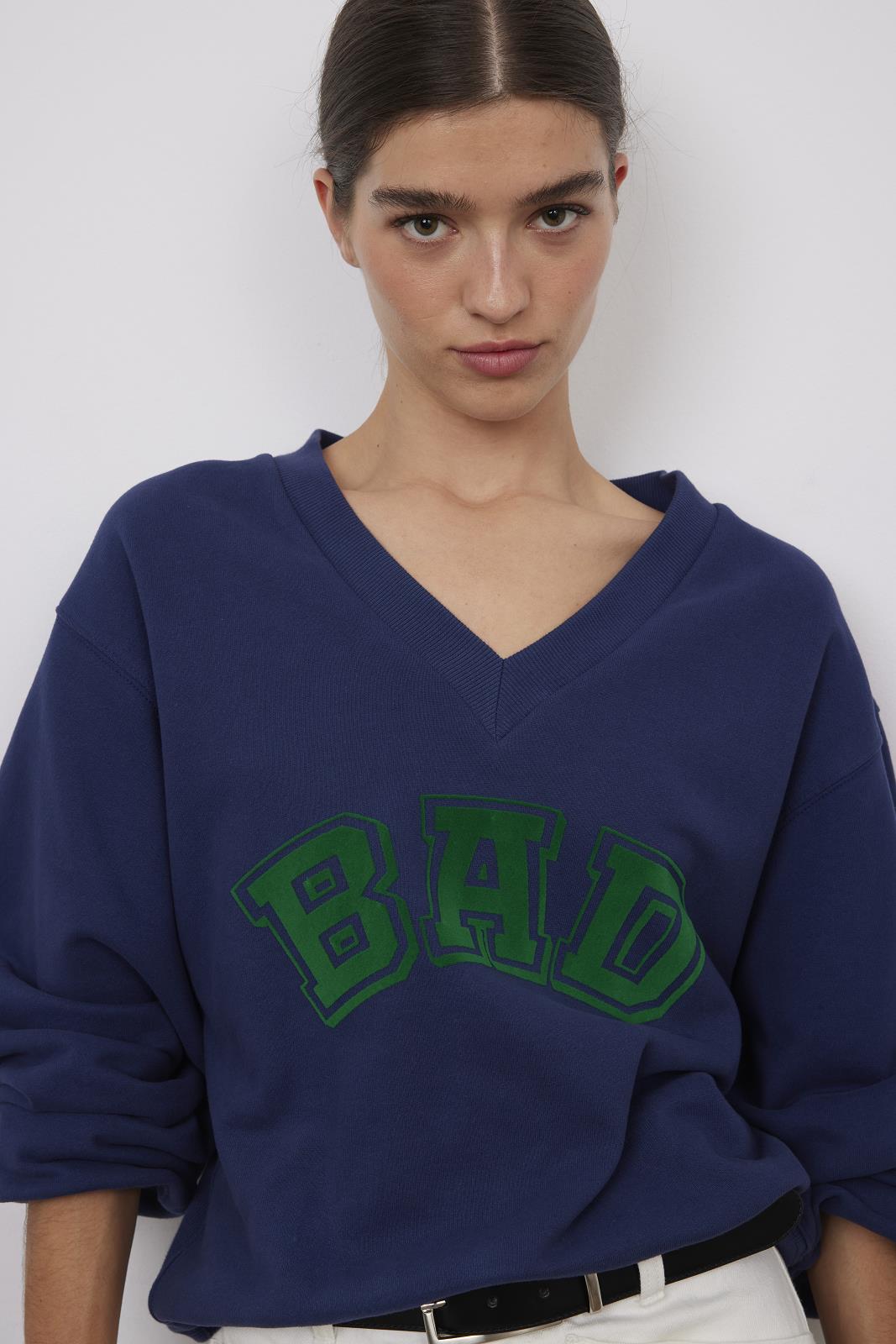 SWEATER LS-VN-UNI+APPLI-BLUE DARK (NAVY)
