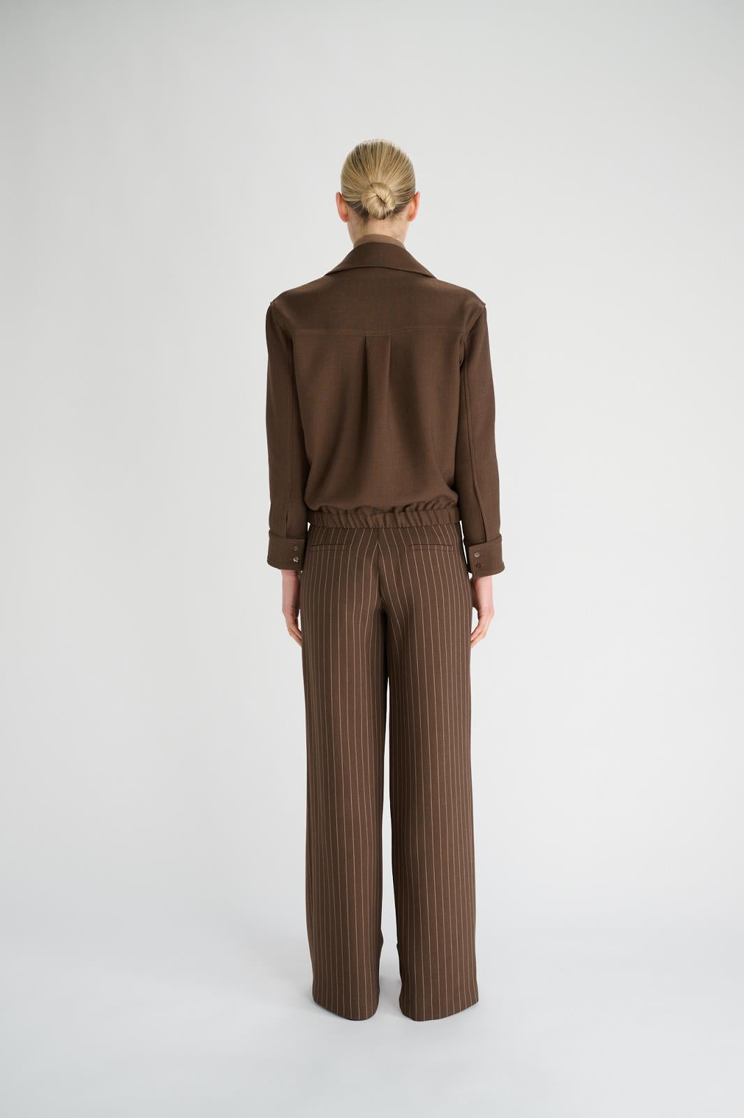 BROEK BRUIN MET KRIJTSTREEP