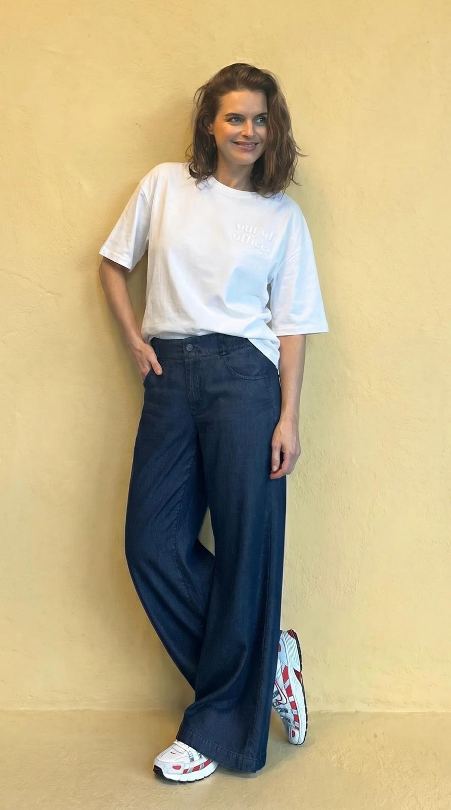 jeans trousers with barrel legs