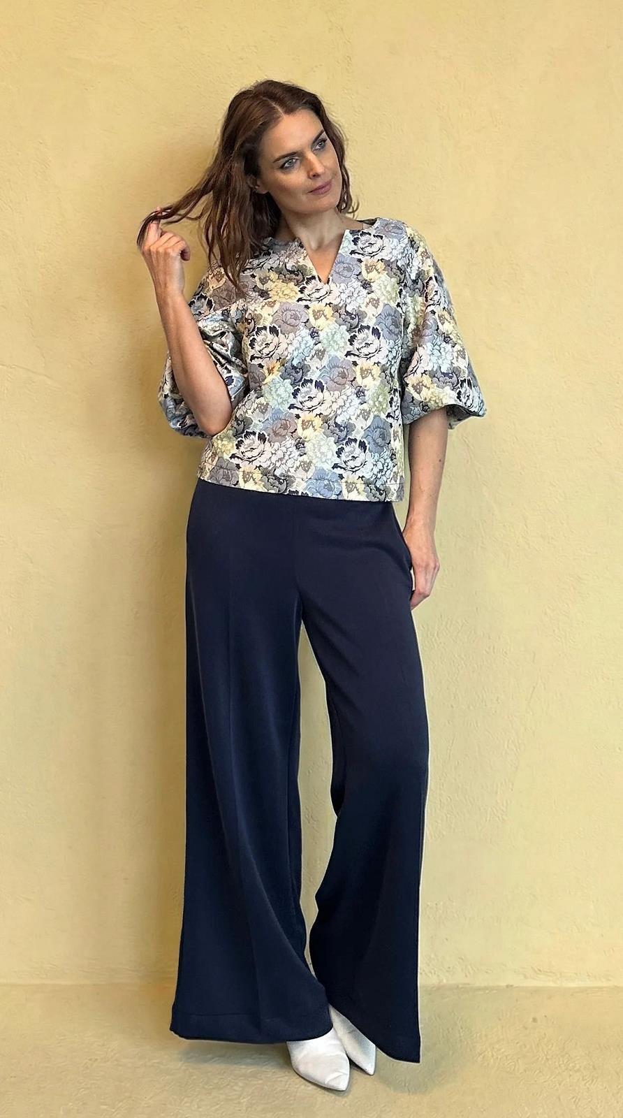 blouse with V-neck and wider sleeves