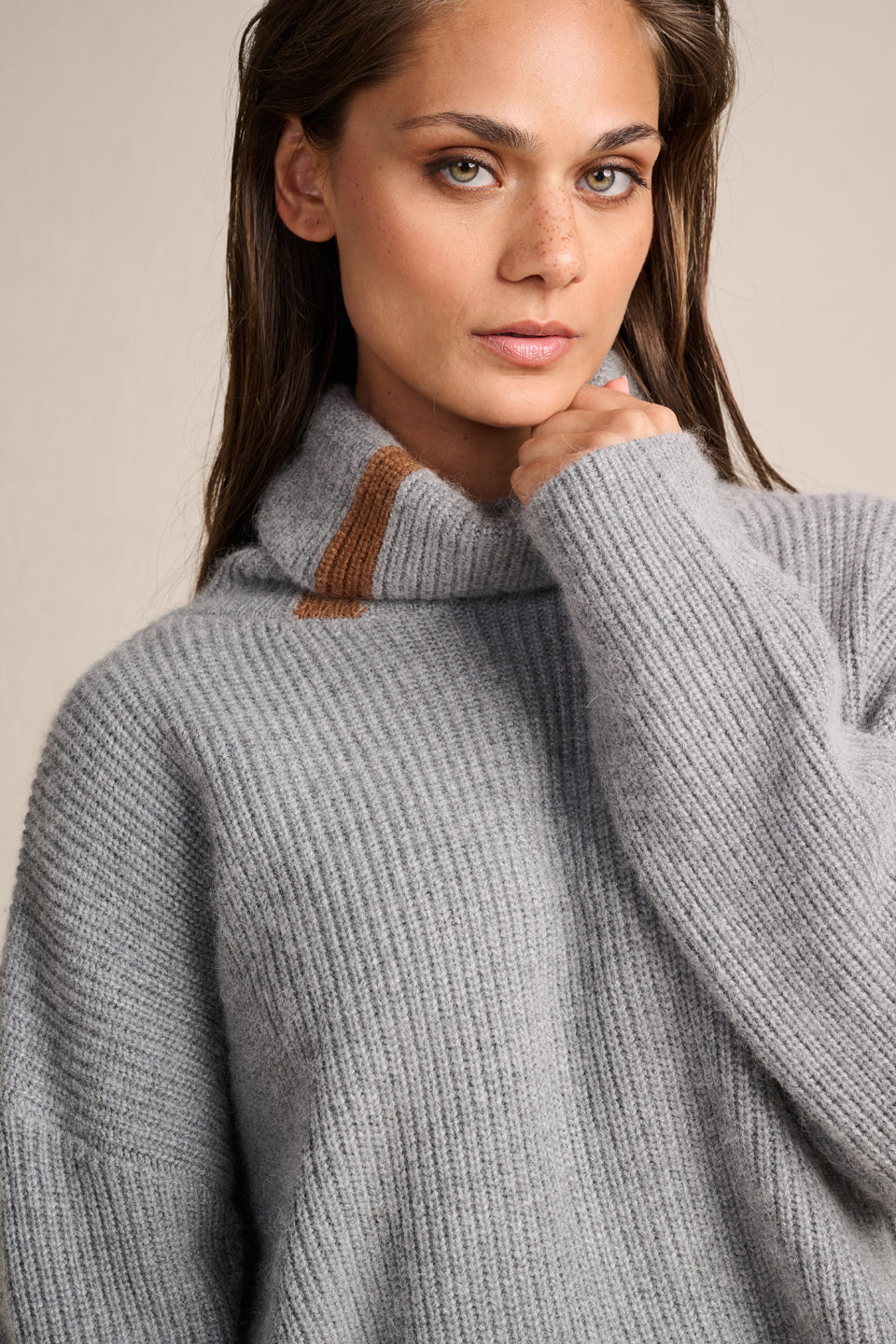 PULLS  GREY
