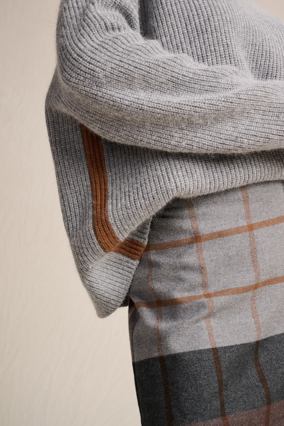 PULLS  GREY