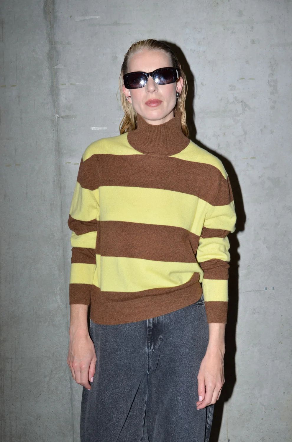 PULL OPSTAANDE KRAAG 100% CASHMERE STREEP BRUIN/GEEL